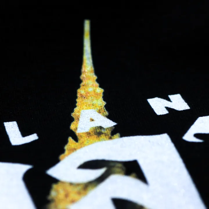 ตัวอย่างรายละเอียดงานสกรีน DTG บนเสื้อสีดำจาก Loomora DTG