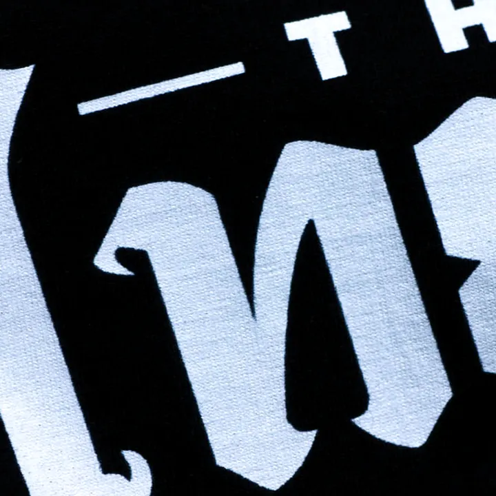 ตัวอย่างรายละเอียดงานสกรีน DTG บนเสื้อสีดำจาก Loomora DTG