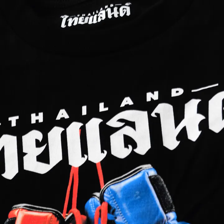ตัวอย่างรายละเอียดงานสกรีน DTG บนเสื้อสีดำจาก Loomora DTG