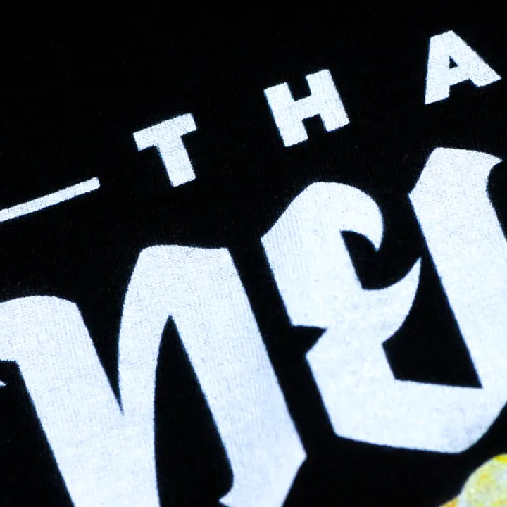 ตัวอย่างรายละเอียดงานสกรีน DTG บนเสื้อสีดำจาก Loomora DTG